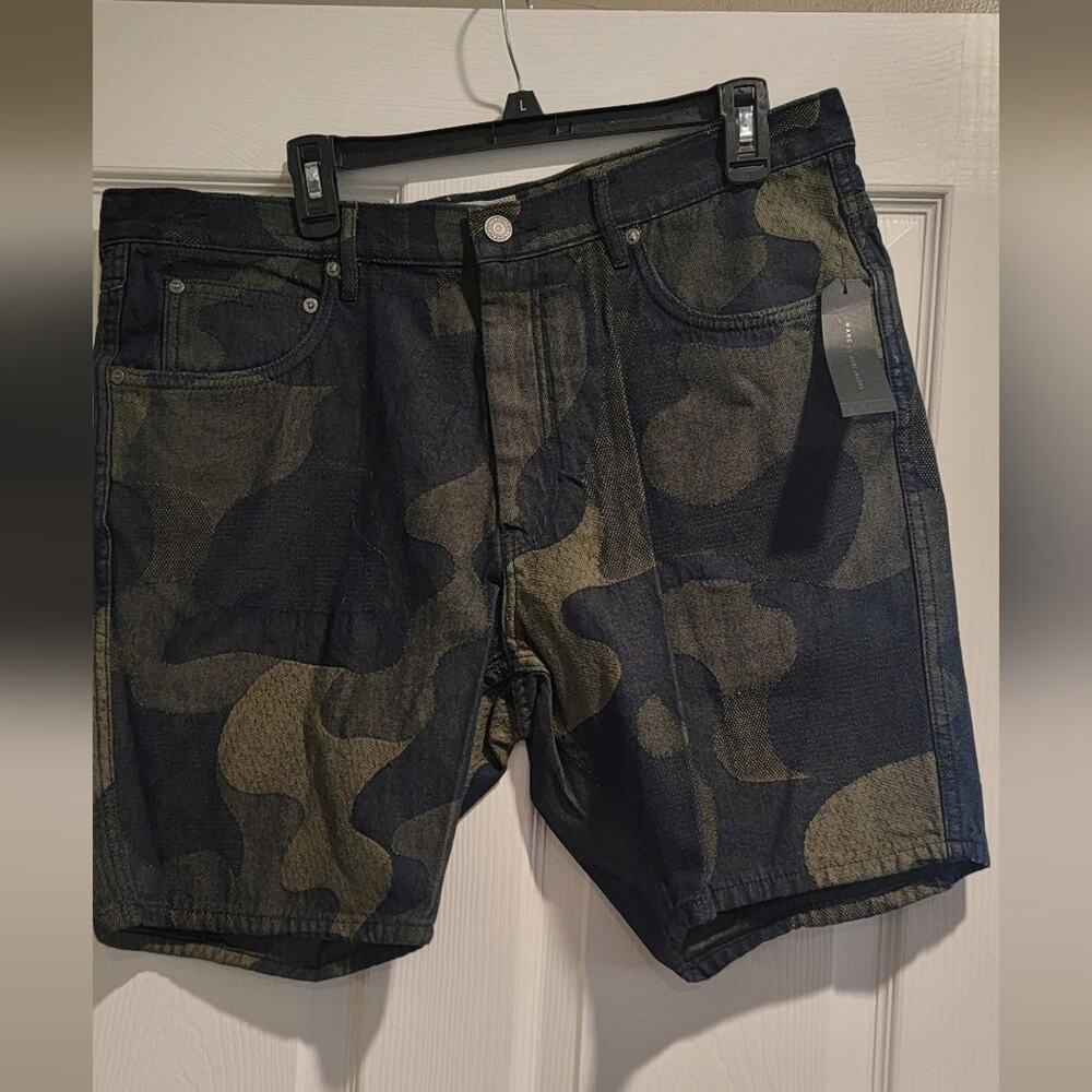 Marc by Marc jacobs mens shorts in bush green size 36